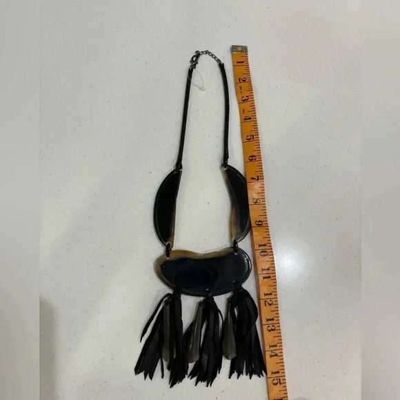 Tribal-inspired necklace made of buffalo horn and leather tassels - Picture 7 of 7